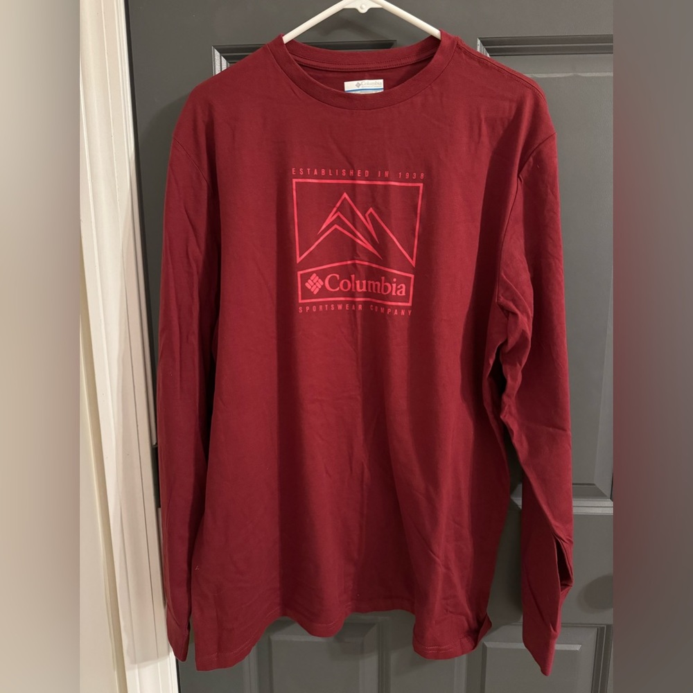 Men’s Columbia long sleeve tee in XL. Burgundy color.